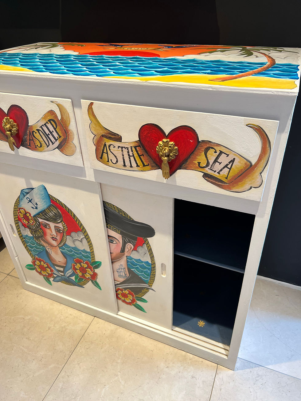 Thumbnail: Marineros Cabinet