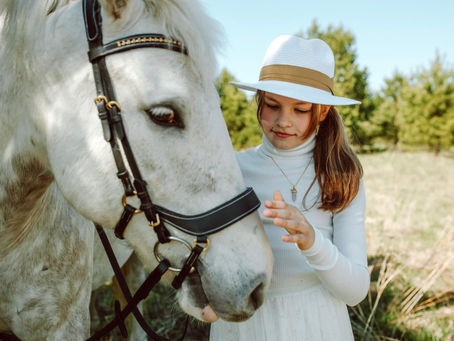 Emadepäeva fotosessioon koos laste ja hobustega