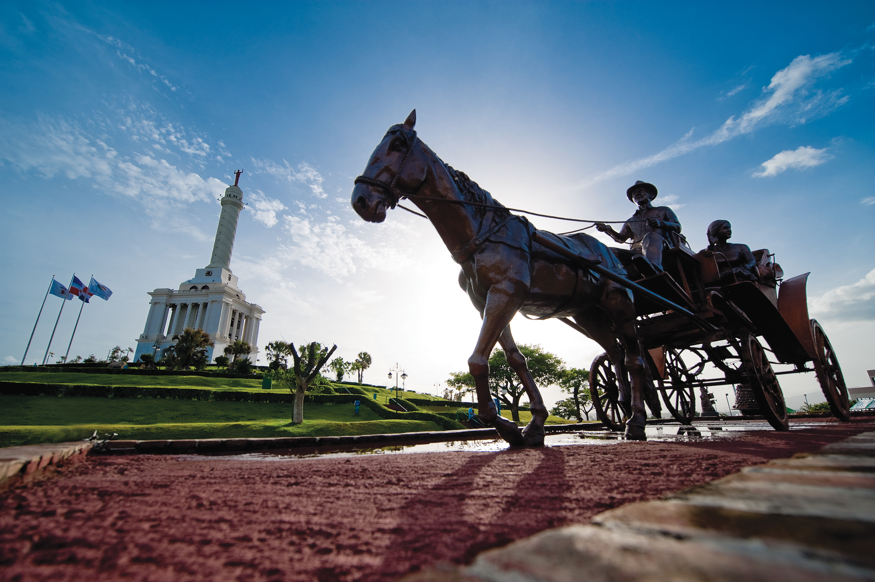 SEE & DO: MONUMENTO A LOS HÉROES