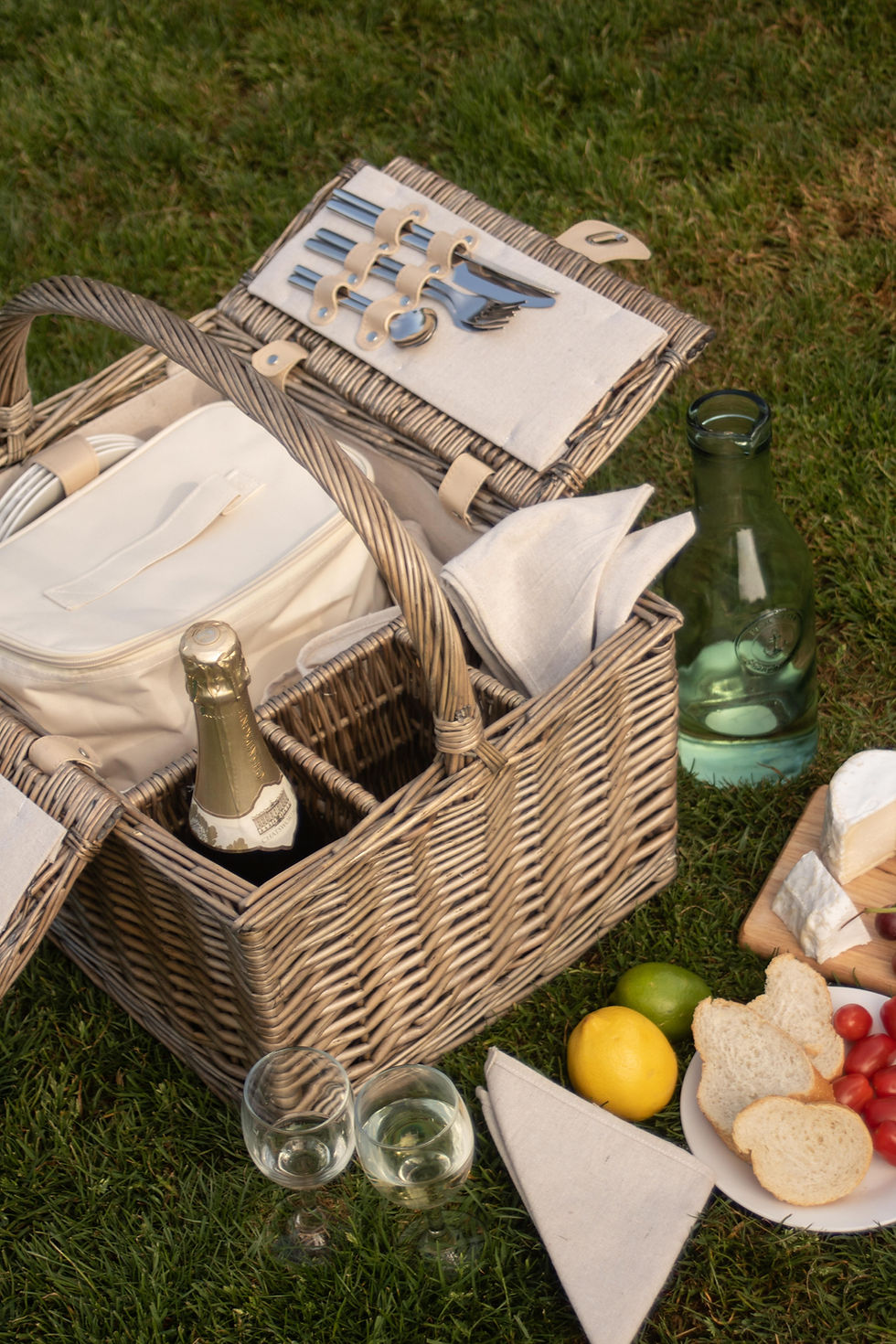 Thumbnail: The Richmond Antique Wash Lidded 4 Person Fitted Willow Hamper