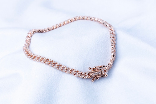 Fermaglio Charm Unisex The Carat Shop - Design Asscher In Argento Placcato, Elegante E Versatile - Foto 2