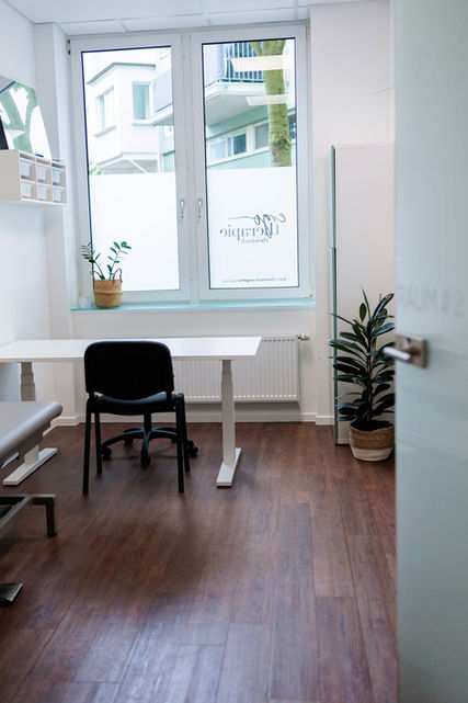 heller, sauberer Praxisraum
