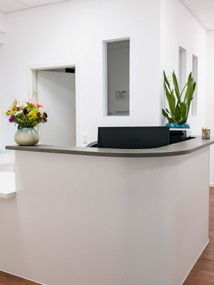 Ergotherapie Praxis Empfang, Blumen, hell, freundlich