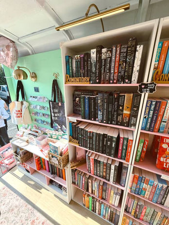 credit: @readinwithrobin