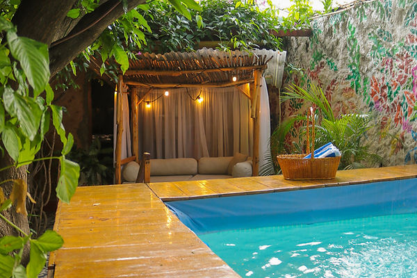 Piscina colonial y jardines preciosos. Oasis de tranquilidad del Hotel Boutique Lujo Valledupar.