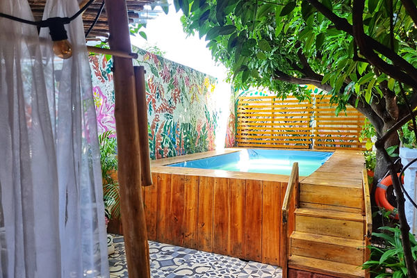 Piscina colonial y jardines preciosos. Oasis de tranquilidad del Hotel Boutique Lujo Valledupar.