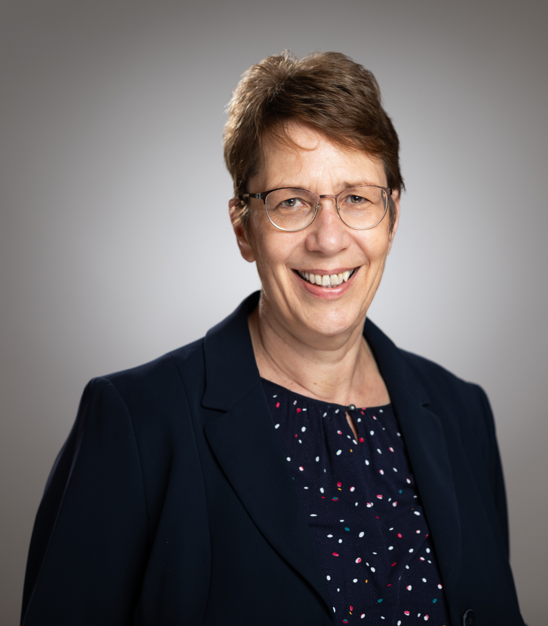 Bettina Schmitt-Hönl, 61