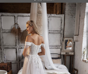 Velvet Brautkleid Carmenausschnitt mit Perlen pendeln Handbestickt und Schnürung .jpeg