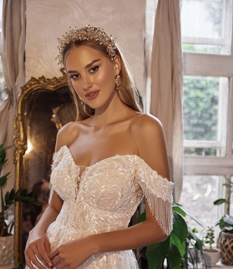 Velvet Brautkleid Carmenausschnitt .jpeg