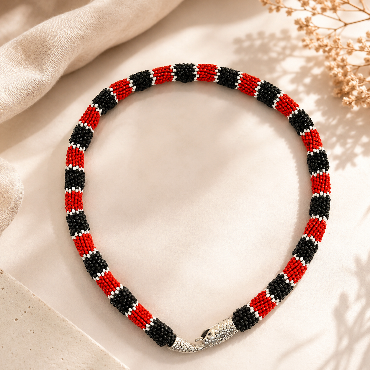 Collares Inspirados en Patrones de Serpientes