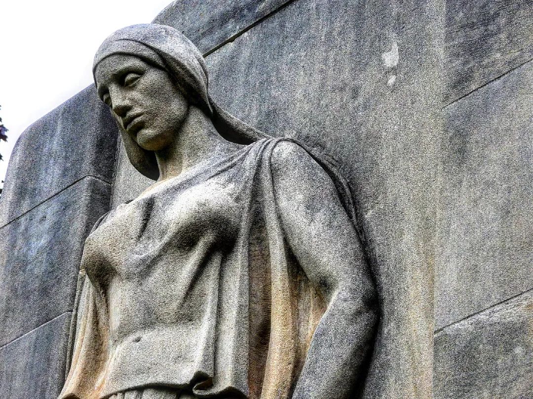 Statue