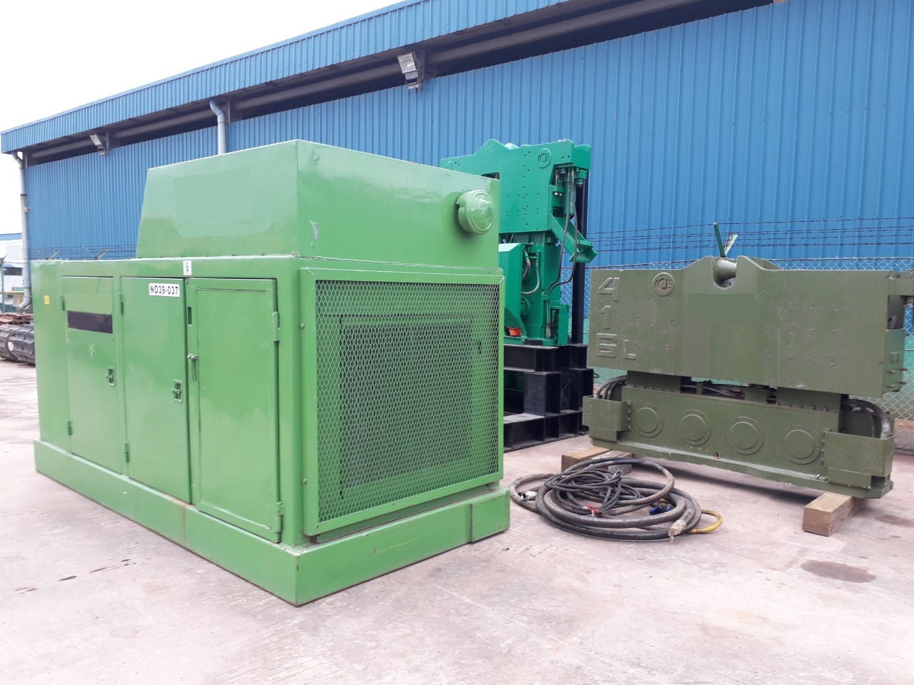 ICE 416L Vibratory Pile Driver & ICE 14RF Hydraulic Vibro Hammer