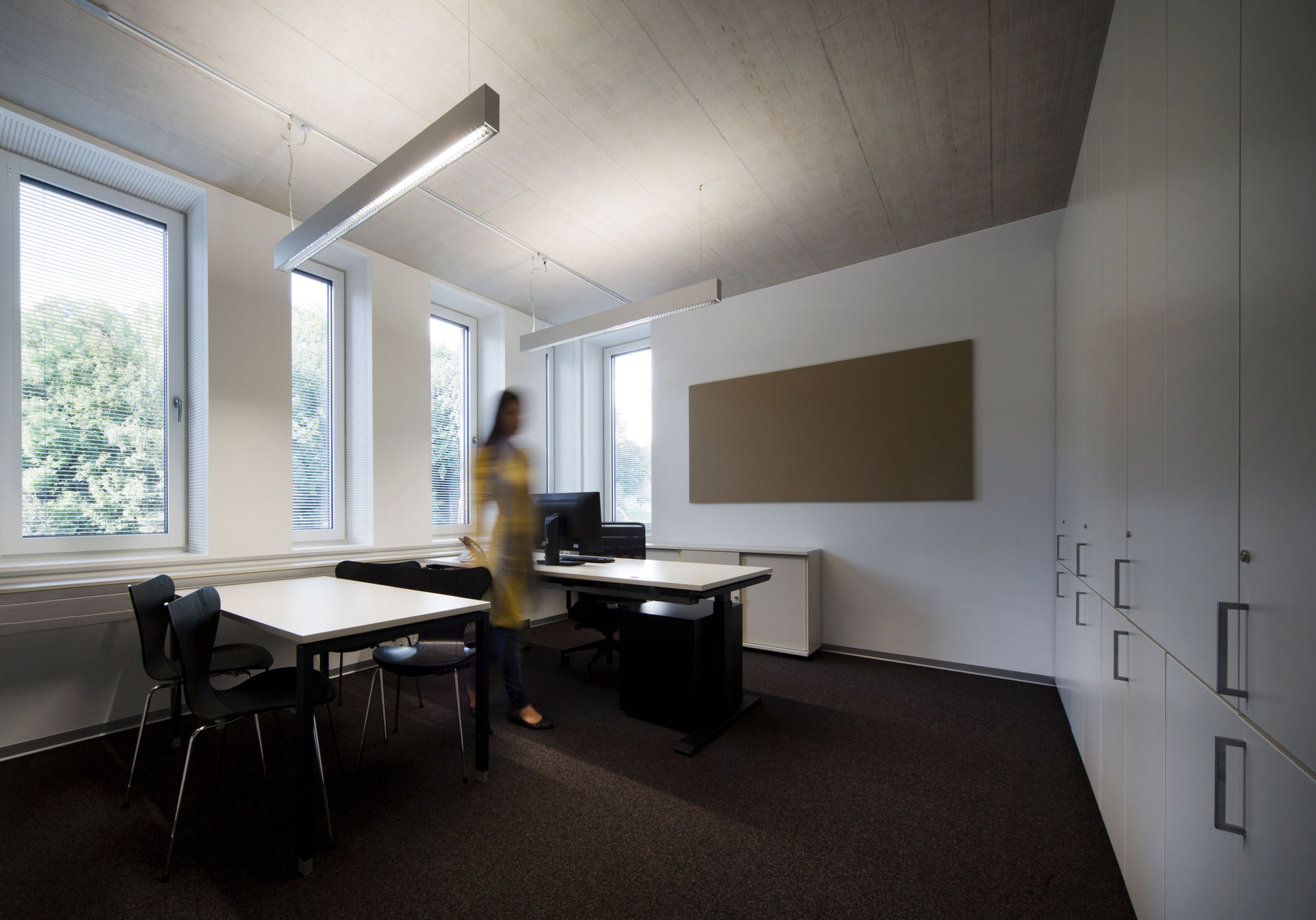 Hallhaus | Hall in Tirol | ROECK Architekten | Innsbruck | Architekt Fröschl Hall | Architekt Innsbruck | Sichtbetonfassade | Stampfbeton | Architekt Beton | Bürogebäude modern