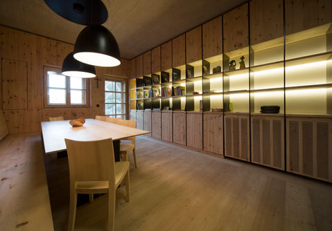 Hallhaus | Hall in Tirol | ROECK Architekten | Innsbruck | Architekt Fröschl Hall | Architekt Innsbruck | Sichtbetonfassade | Stampfbeton | Architekt Beton | Stube