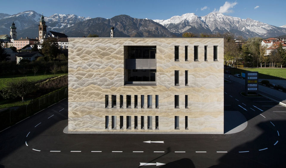 Hallhaus | Hall in Tirol | ROECK Architekten | Innsbruck | Architekt Fröschl Hall | Architekt Innsbruck | Sichtbetonfassade | Stampfbeton | Architekt Beton