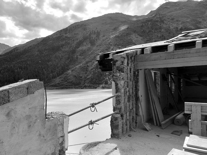Sperrenhaus Gepatsch | Kaunertalkraftwerk | Architekt Innsbruck | Tiroler Wasserkraft | Tiwag | ROECK Architekten | Architektur Tirol | Architekturbüro Innsbruck | Karlheinz Röck | Architekt Tiwag | Kraftwerk | Steinmauer | Steinarchitektur