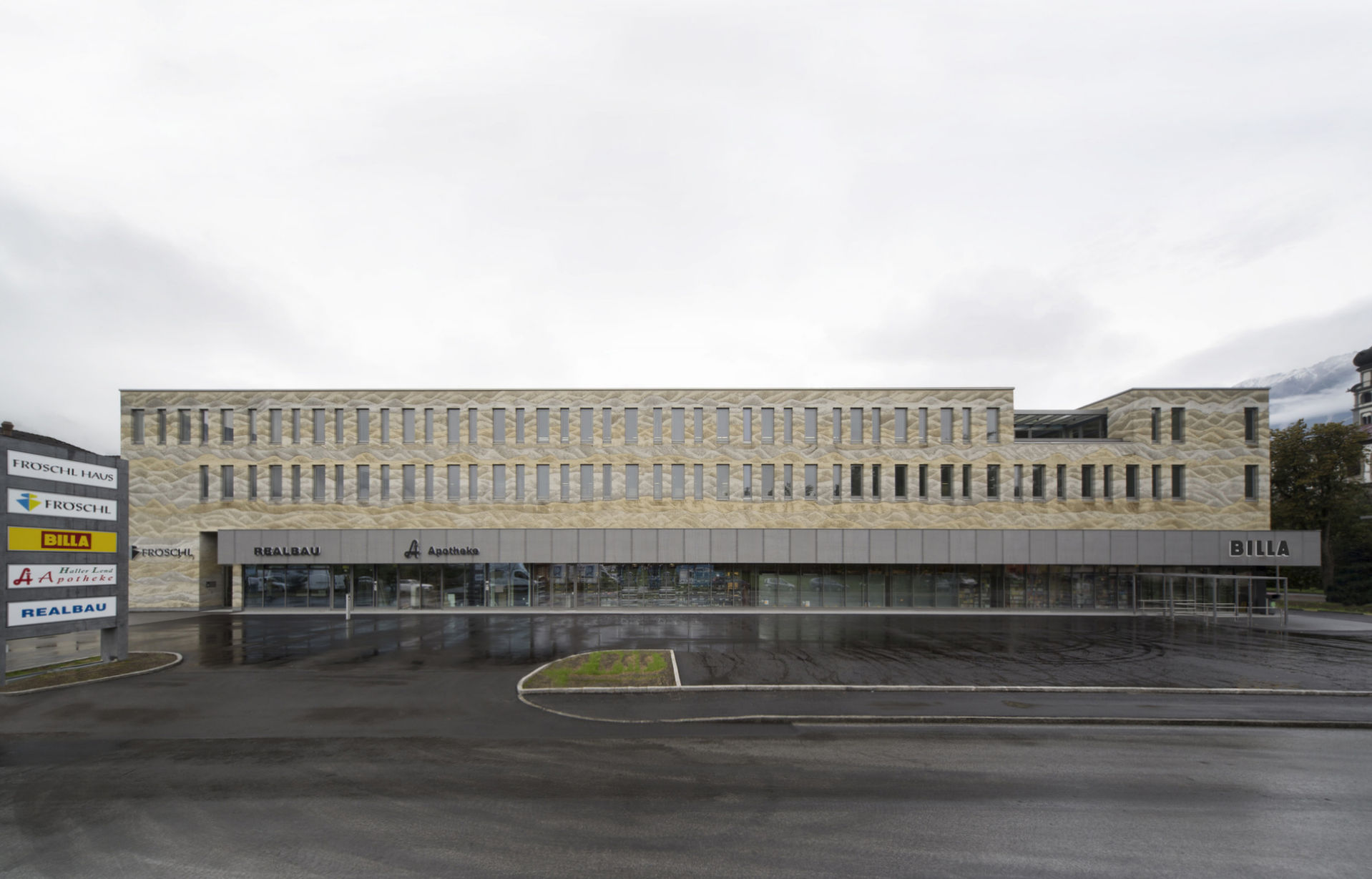 Hallhaus | Hall in Tirol | ROECK Architekten | Innsbruck | Architekt Fröschl Hall | Architekt Innsbruck | Sichtbetonfassade | Stampfbeton | Architekt Beton