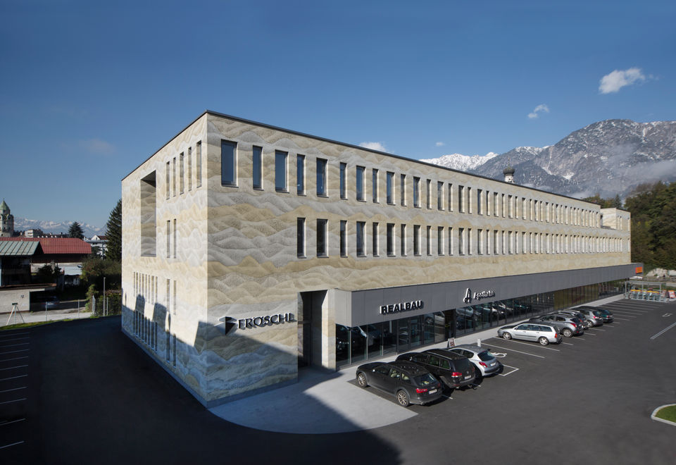 Hallhaus | Hall in Tirol | ROECK Architekten | Innsbruck | Architekt Fröschl Hall | Architekt Innsbruck | Sichtbetonfassade | Stampfbeton | Architekt Beton