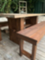 Mesa de comedor de madera con patas en tipo Bloque