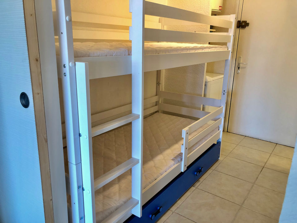 Lits superposés chambre studio Le Lavandou