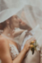 Hochzeitspaar bei ihrer mediterranen Hochzeit