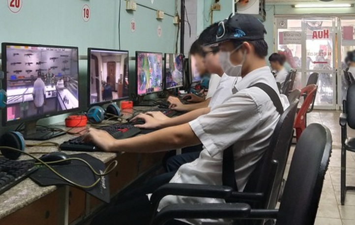 Học sinh cấp 3 nghiện game online