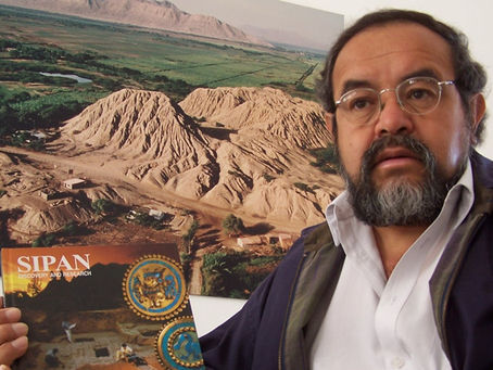 Walter Alva es felicitado por la ministra de Cultura