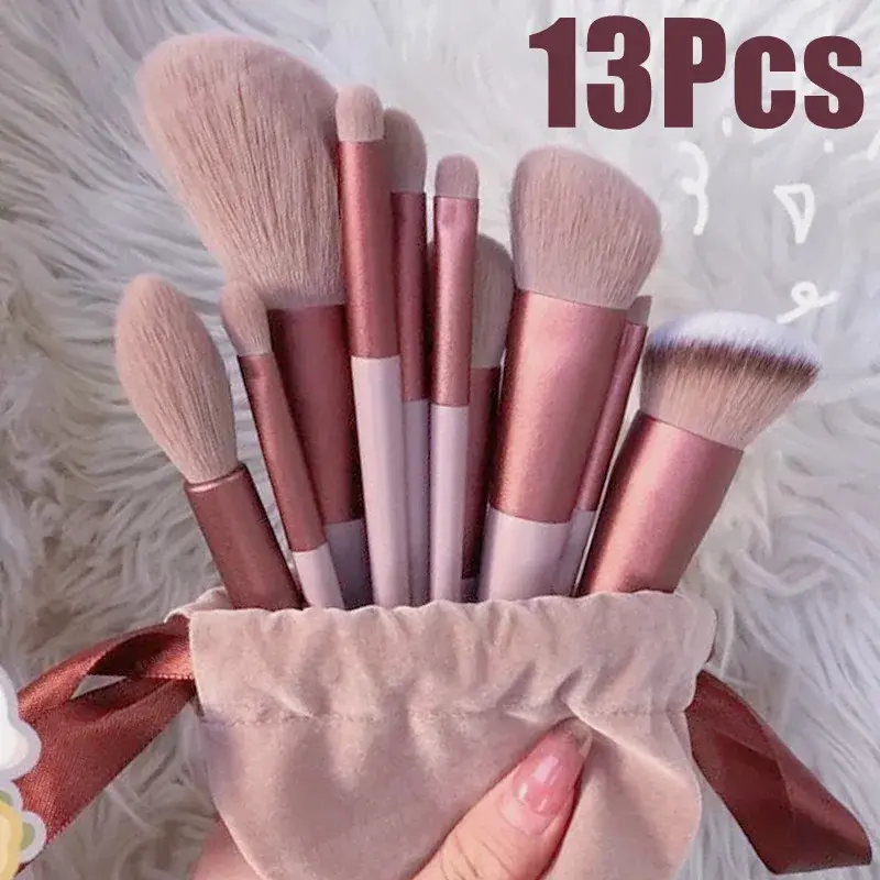 Makeup brush set with the text 13Pcs, held by a hand.
