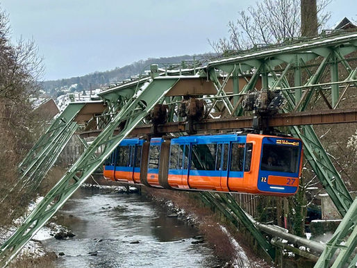 (W) Retro-Design bei Schwebebahn erinnert an Baureihe 72