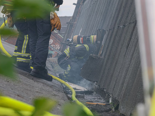 (W) Vier Jugendliche nach Brand angetroffen - Brandstiftung in Barmen?