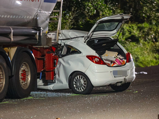 (LEV) Lebensgefahr nach schwerem Autobahncrash