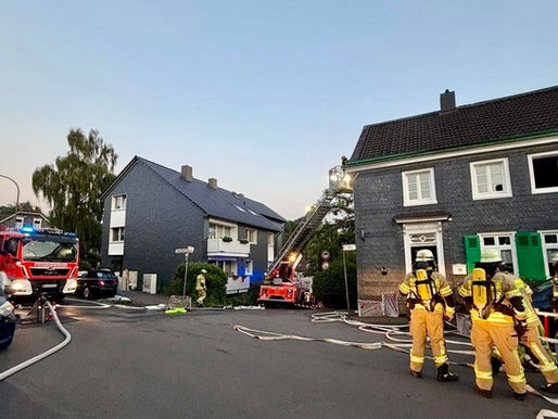 (RS) Feuerwehr verhindert großen Dachstuhlbrand