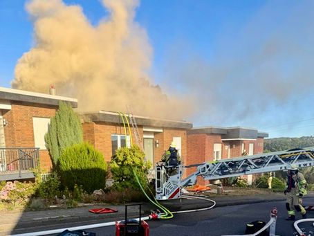 (RS) Ausgedehnter Gebäudebrand in Remscheid