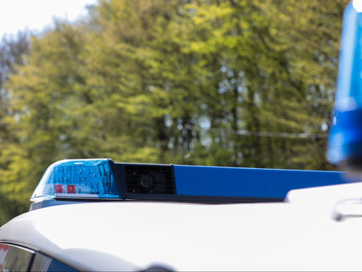 (SG) Postkisten auf fahrende PKW geworfen - Zeugen gesucht!