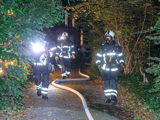 (W) Garage in Vollbrand - große Rauchentwicklung in Elberfeld