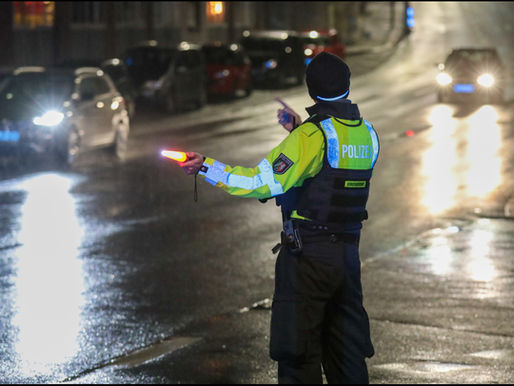 (SG) Alkoholisiert eine Verkehrsinsel gerammt