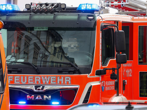 (RS) Mehrere zeitgleiche Einsätze für die Remscheider Feuerwehr - Brand, CO und Rettung aus Waldgebiet