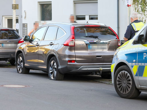 (SG) Frau zerstach Autoreifen in Solingen - Polizei schnappt Täterin
