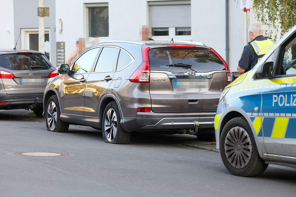 (SG) Frau zerstach Autoreifen in Solingen - Polizei schnappt Täterin