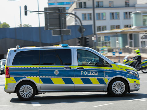 (W) Nach Unfallflucht weiteren VU verursacht - drei Verletzte