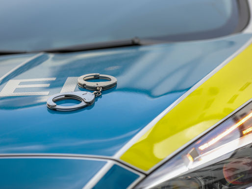 (W) Nach Autoaufbruch vor Zeugen geflüchtet - von Polizei festgenommen