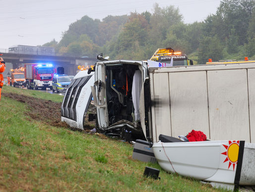 (W) LKW auf A1 umgestürzt - massive Verkehrsbehinderungen auch im Umland