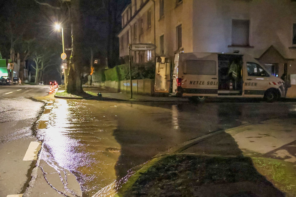 (SG) Rohrbruch unweit des Klinikums