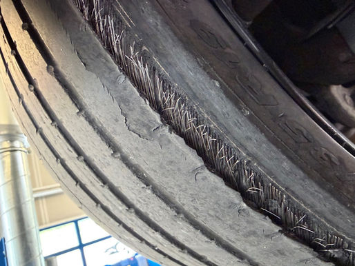 (RS) 19 Mängel an PKW - Polizei legt Mercedes bei Kontrolle still