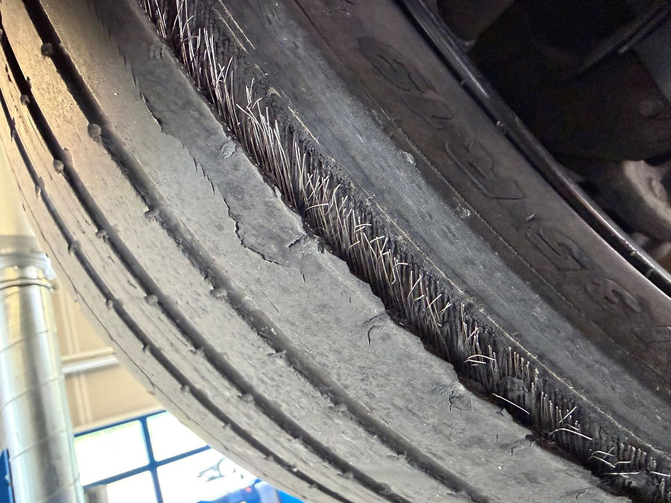 (RS) 19 Mängel an PKW - Polizei legt Mercedes bei Kontrolle still