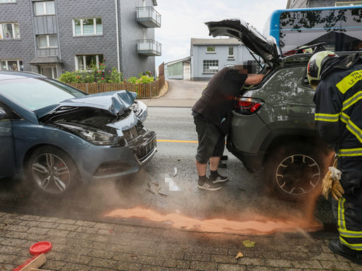 (W) Alkohol am Steuer - großer Schaden bei Crash am Hahnerberg