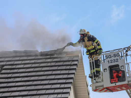 (SG) Blitzeinschlag löste Dachstuhlbrand aus