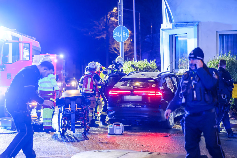 (SG) 18 jähriger Fahranfänger bei Autorennen verunfallt - Schwerverletzter aus Wrack geschnitten