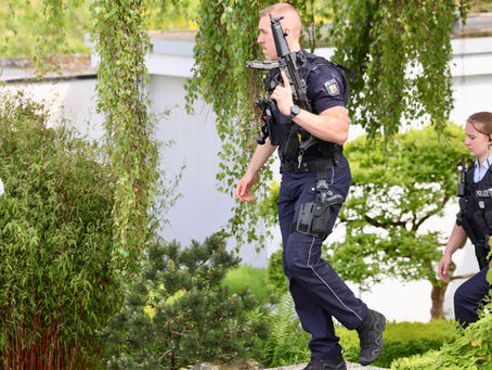 (W) Schüsse in Wohngebiet? Polizei im Großeinsatz!