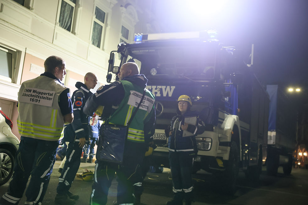 Einheiten des THW rückten aus Wuppertal und Wetter an.